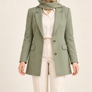 برش آموزشی نمای روبه‌روی کت برای نمایش یقه، دکمه‌ها و فرم لباس